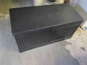 lot 212 image: Like new patio storage box...