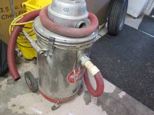 lot 218 image: Milwaukee commercial canister vacuu...