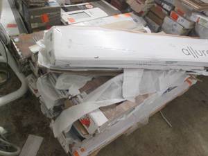 lot 231 image: Pallet lot of laminate flooring, mu...