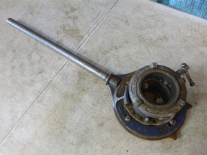 lot 16 image: Ridgid Heavy Duty Ratcheting Pipe Threader