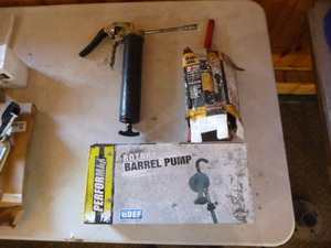 lot 28 image: Garage Items