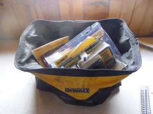 lot 40 image: DeWalt Bag with Battery Chargers