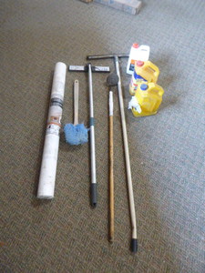 lot 64 image: Garage Items