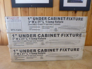 lot 83 image: 12 Trace-Lite Under Cabinet Fixtures