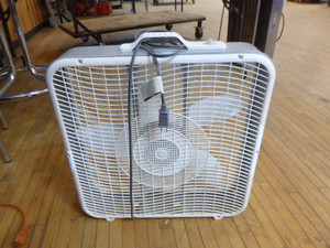 lot 123 image: Aerospeed 20 Box Fan