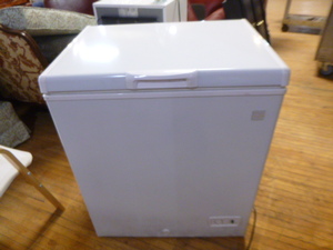 lot 124 image: Kenmore Chest Freezer