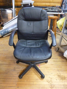 lot 129 image: Office Chair