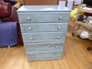 lot 136 image: 5 Drawer Dresser