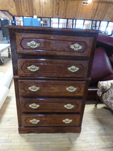 lot 137 image: 5 Drawer Dresser