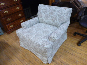 lot 138 image: Accent Chair