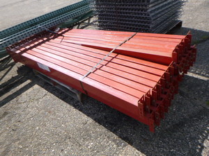 lot 3 image: 26 Pallet Racking 8 Beams