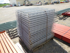 lot 7 image: 40 Pallet Racking 46 X 42 Wire Decks