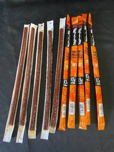 lot 1 image: A3 - Lot of Beef Sticks and 3 Musketeers Candy Bars with Best By Dates