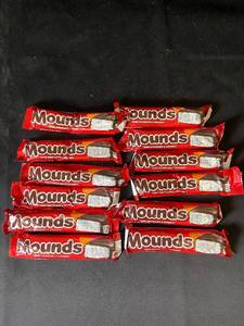 lot 8 image: A4 - Lot of 10 Mounds Bars - Dark Chocolate & Coconut Candy