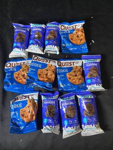 lot 18 image: G4 - 12-Pack Variety of Quest Protein Cookies, Chocolate Chip and Chocolate