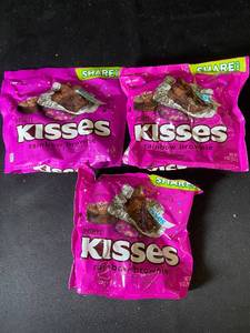 lot 30 image: L4 - 3 Bags of Hersheys Kisses Rainbow Brownie 9 oz