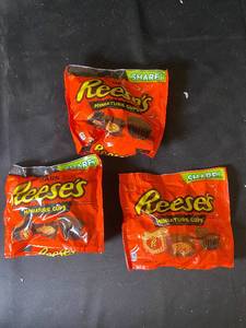 lot 34 image: L4 - Lot of 3 Reeses Dark Miniature Cups - BB 2025