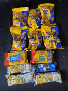 lot 35 image: L4 - Assortment of Keebler Cookies and Quest Protein Bars