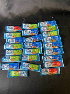 lot 55 image: T4 - Assorted Nutri-Grain Fruit & Cinnamon Flavour Breakfast Bars