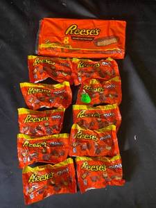 lot 77 image: B5 - Reeses Minis and Snack Size Variety Pack