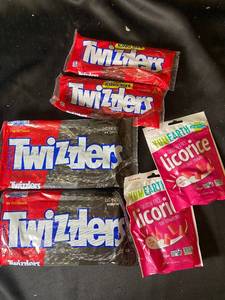 lot 89 image: C5 - Assorted Twizzlers and YumEarth Licorice Candy Pack