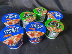 lot 90 image: C5 - Assorted Kelloggs Breakfast Cereal Cups - Frosted Flakes & Apple Jacks