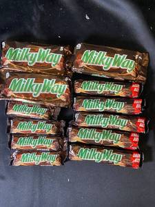 lot 91 image: C5 - Lot of 11 Milky Way Candy Bars - Share Size