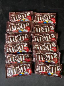 lot 127 image: B4 - Lot of 10 M&Ms Milk Chocolate Candy Packs