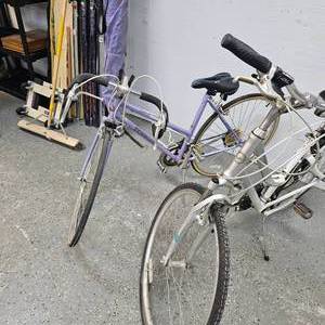 lot 7 image: Cypress Giant and Schwinn Bicycles, Giant is Like New Condition,