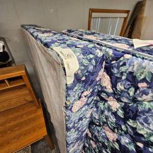 lot 9 image: Sealy Bed Frame, Queen Size, with very clean mattress set