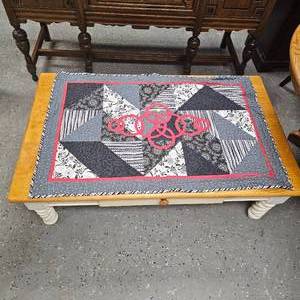 lot 19 image: Classic Cofee Table, Shaker Style