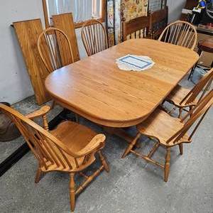 lot 26 image: Beautiful Like New Solid Oak Dining Table with 6 Windsor Spoke Chairs and 3 Leaves