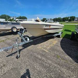 lot 40 image: 1986 Forestor in Super Clean Shape, Trailer, Like New, 40 HP Electric Start Johnson, Everything Works