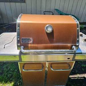 lot 42 image: Weber Genesis LP Gas Grill with Tank