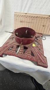 lot 2 image: Cast Iron Christmas Tree Stand