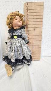 lot 22 image: 1935 Original Shirley Temple Doll