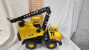 lot 24 image: Tonka Turbo Diesel Crane
