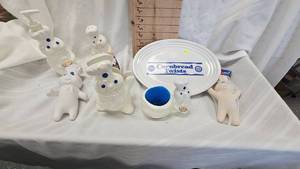 lot 37 image: Pilsbury Kitchen Accessories, Platter, Candle, Soap Dispenser, Napkin Holder