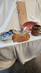 lot 172 image: Handled Soup Bowl, Trays and assorted misc