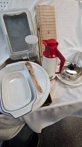 lot 171 image: Cake PanCover with other Kitchen Misc Items-BowlsLids cups, etc