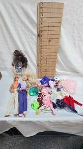 lot 156 image: Barbie Lot with Dolls and ClothesAccessories