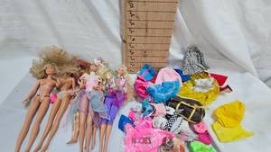 lot 155 image: Barbie Lot with Dolls and ClothesAccessories