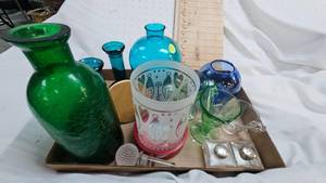 lot 133 image: Green Depression SugarCreamer, Clear glass SugarCreamer, assorted vases and vintage misc