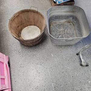 lot 82 image: Galvanized Wash Tub in Great Shape with Bushel Basket