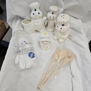 lot 86 image: Pilsbury Lot Stuffie, Shaker, Coin Bank, Sponge Holder, Potpourri Warmer(3pc)