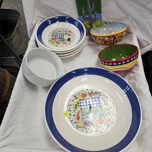 lot 105 image: Tre Ci Soup Bowl(4), large serving bowl, Home Bowls(2)