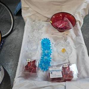 lot 127 image: Napkin Holder Rings, Crystal Candle Stick Holders, Bowl, SugarCreamer