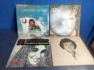 lot 32 image: 4 Vintage LPs