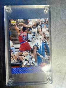 lot 53 image: Shaquille ONeal Trading Cards in Sleeves