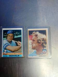 lot 60 image: George Brett Trading Cards in Sleeves